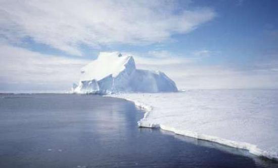 Δεν προσέγγισε το ερευνητικό πλοίο το κινεζικο παγοθραυστικό